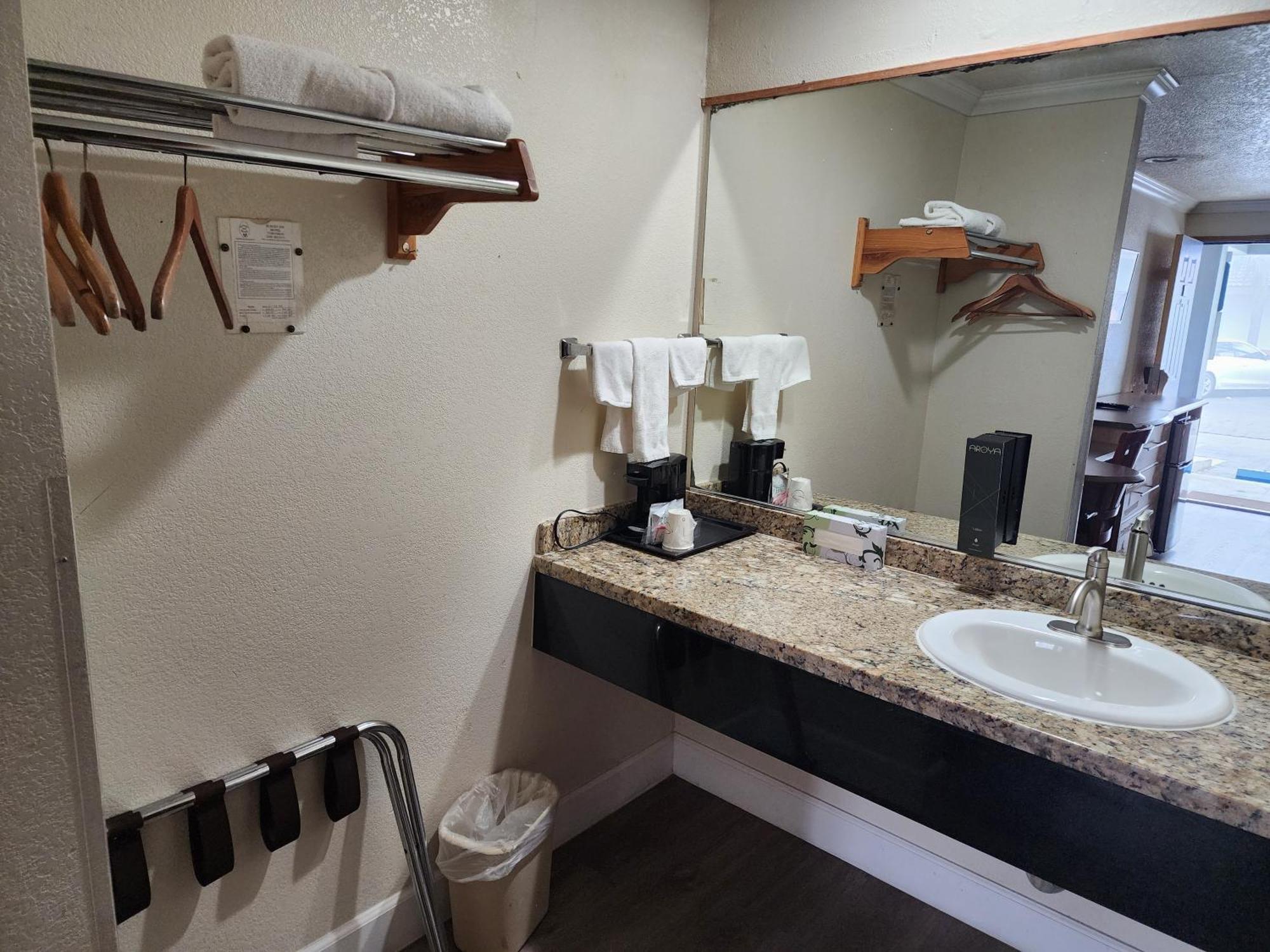 Budget Inn Corcoran Екстер'єр фото