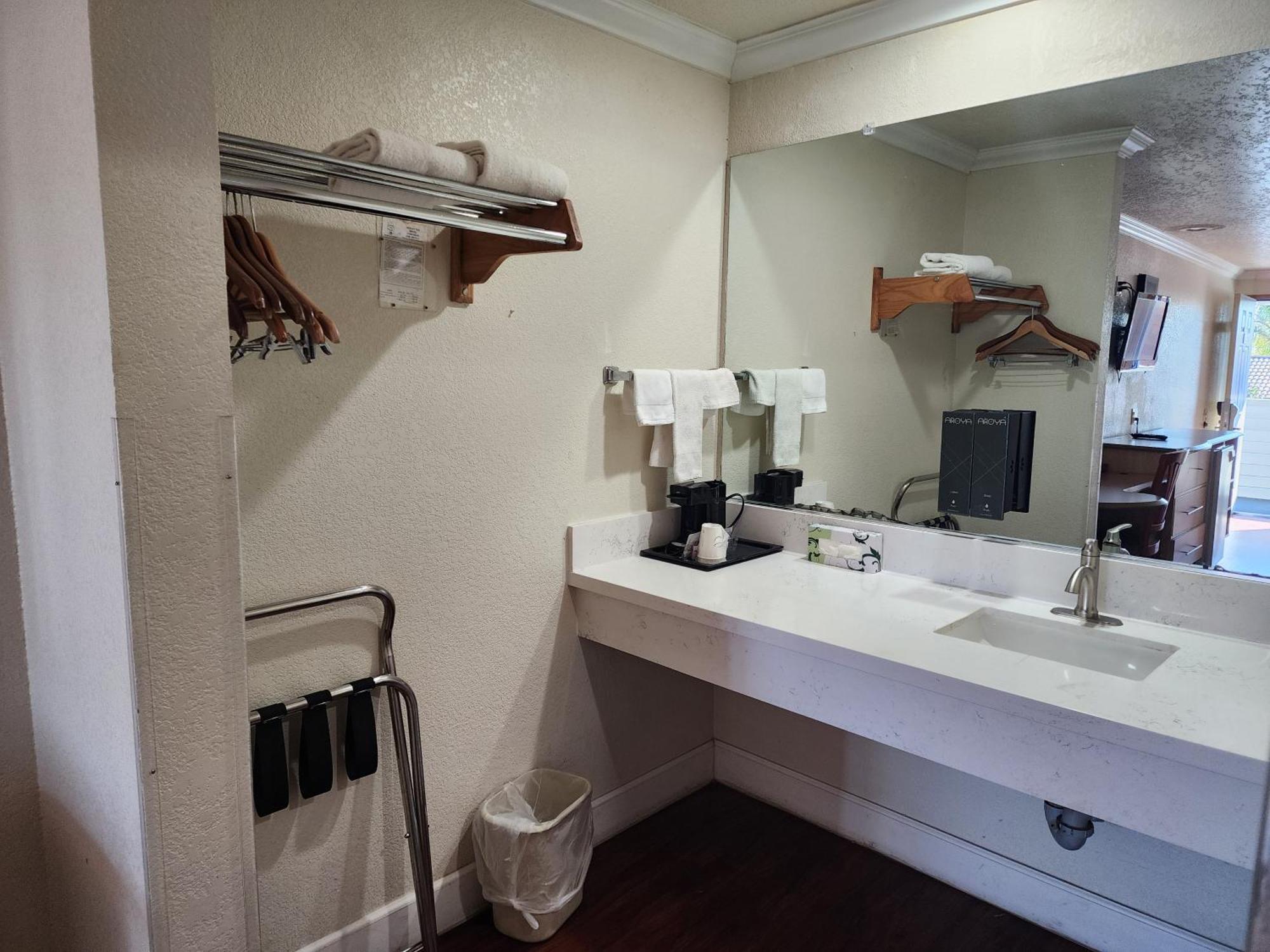 Budget Inn Corcoran Екстер'єр фото